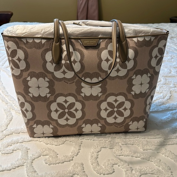 New never worn Kate Spade tote - Picture 1 of 6